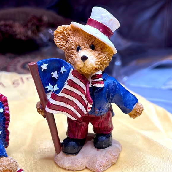 Lot of 2 Bears With Flags - Picture 3 of 4